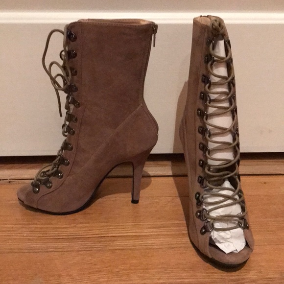 Shoes - Chase & Chloe heels